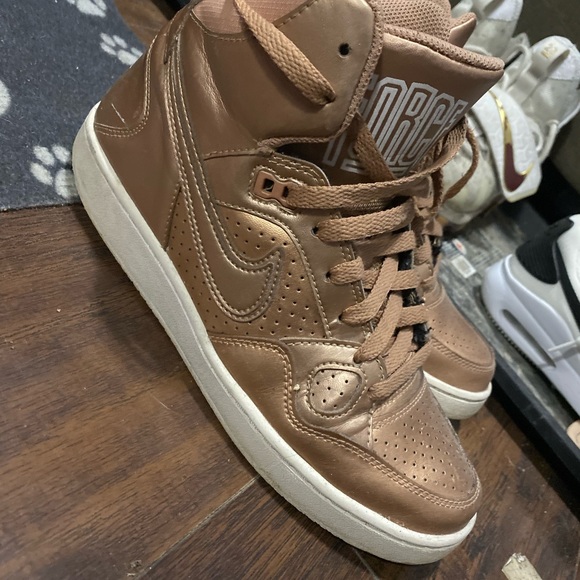 Men’s and women’s shoes - Picture 9 of 16